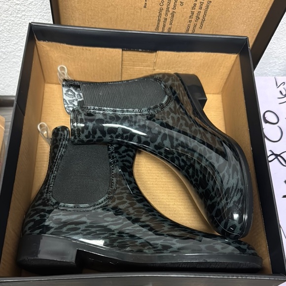 INC Womens Raelynn Vinyl Ankle Rain Boots - Picture 2 of 6